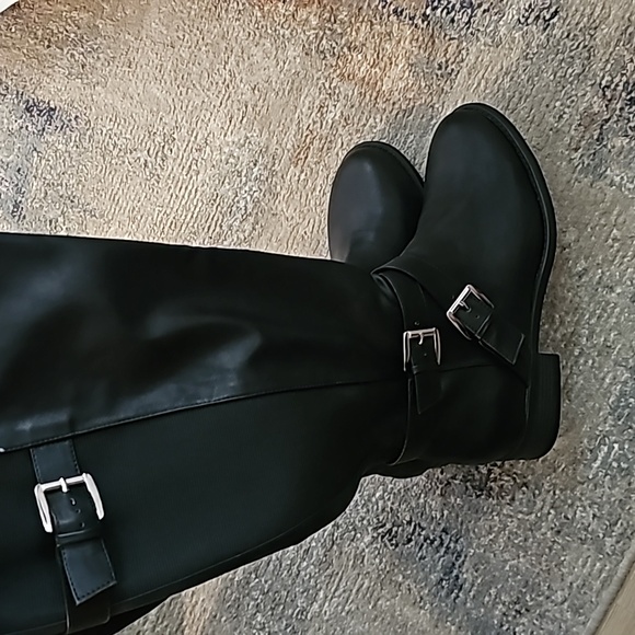 Black Knee Boot - Picture 2 of 6